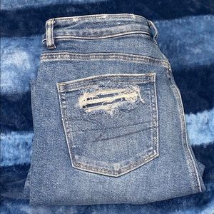 AMERICAN EAGLE MOM JEAN